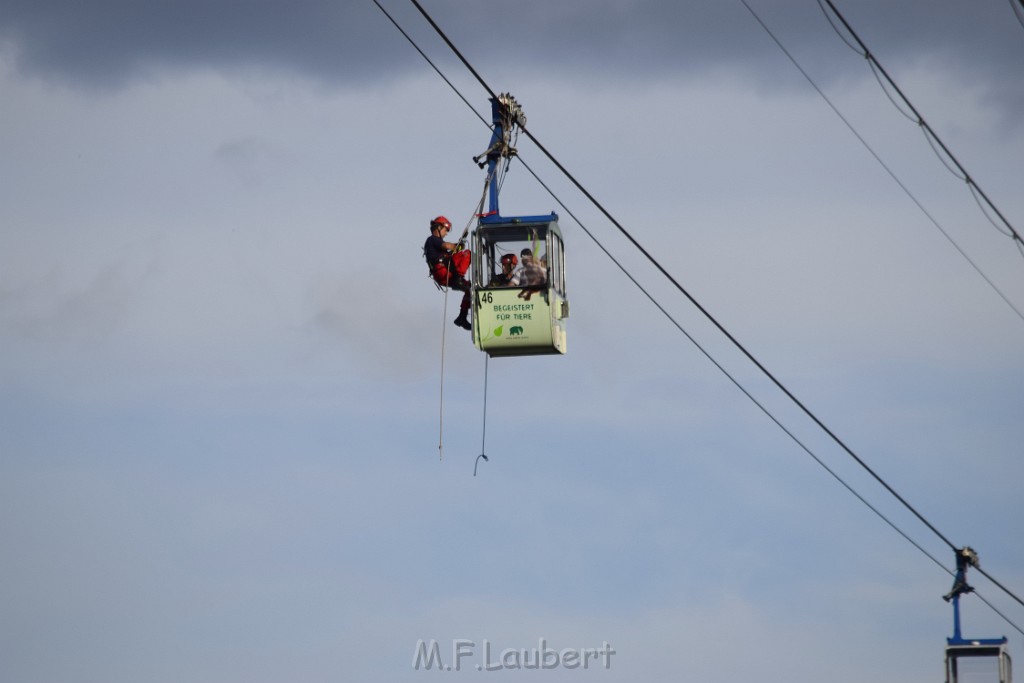 Koelner Seilbahn Gondel blieb haengen Koeln Linksrheinisch P606.JPG - Miklos Laubert